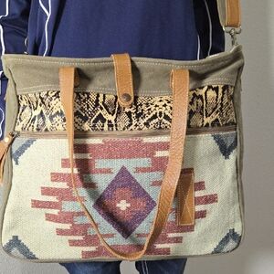 Myra Bag Amber Cool Messenger